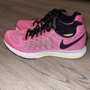 Women’s Pink Nike Zoom Pegasus 32